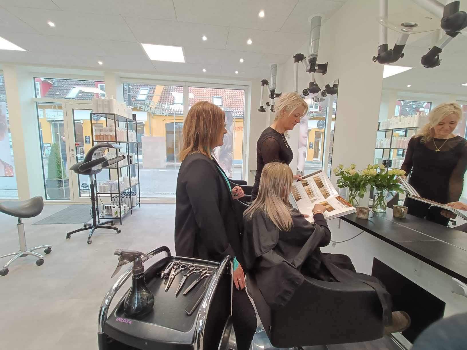 Farvekonsultation i salonen